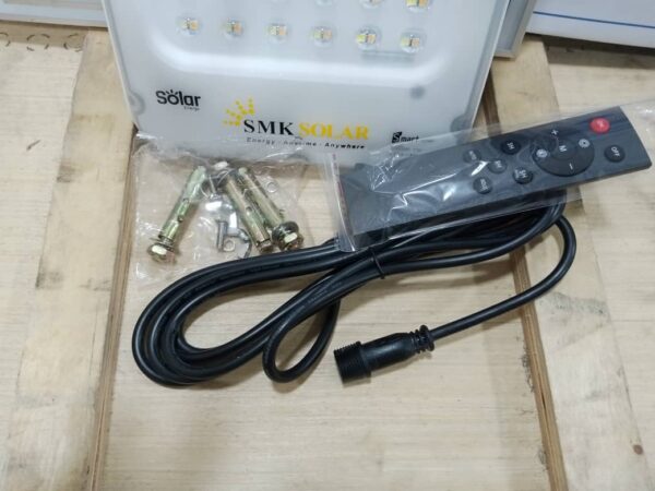 250W Super Bright Solar Street Light With Remote Control - Image 4