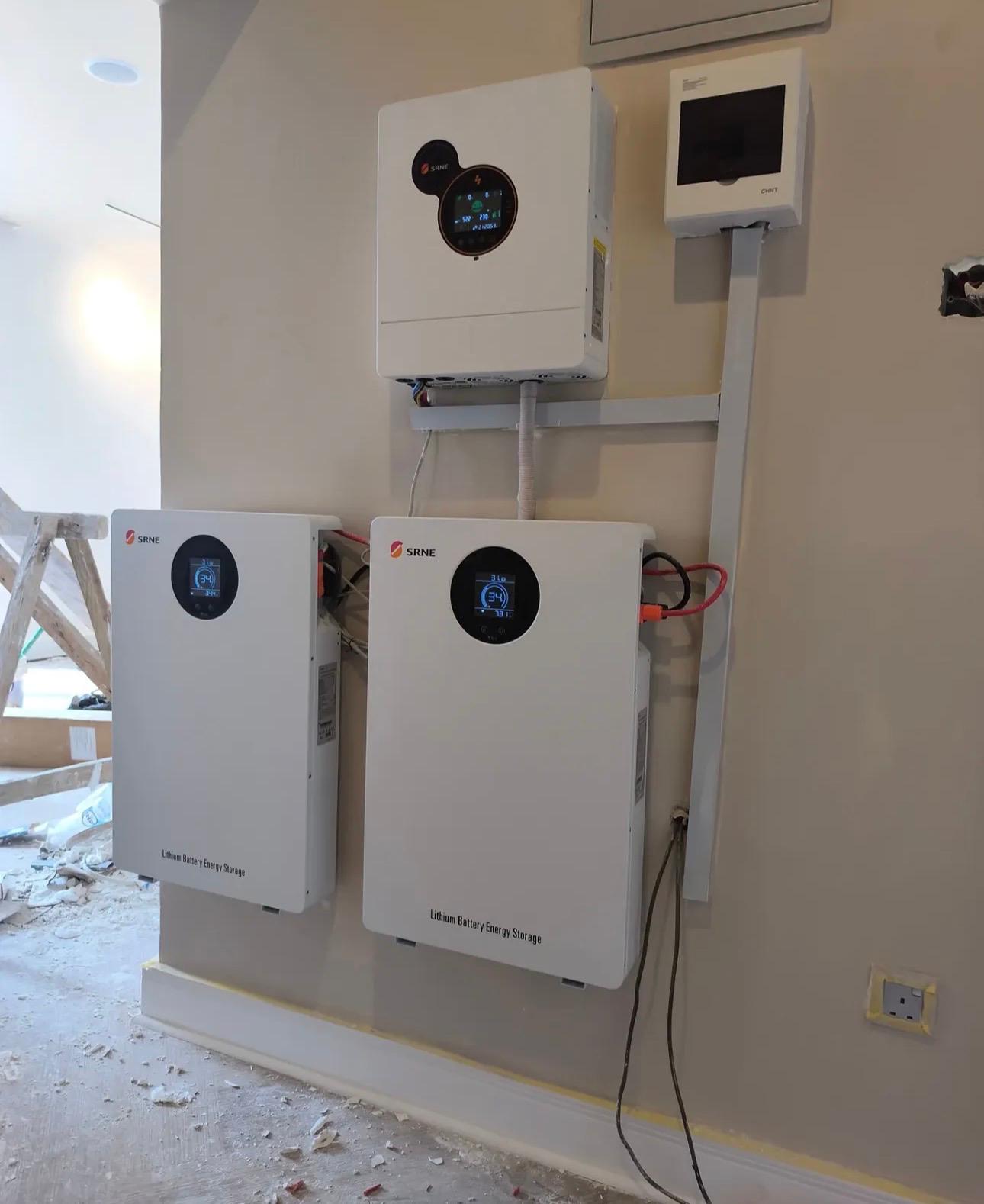 SRNE 5kW inverter with 20kWh lithium battery and 12 520W solar panels